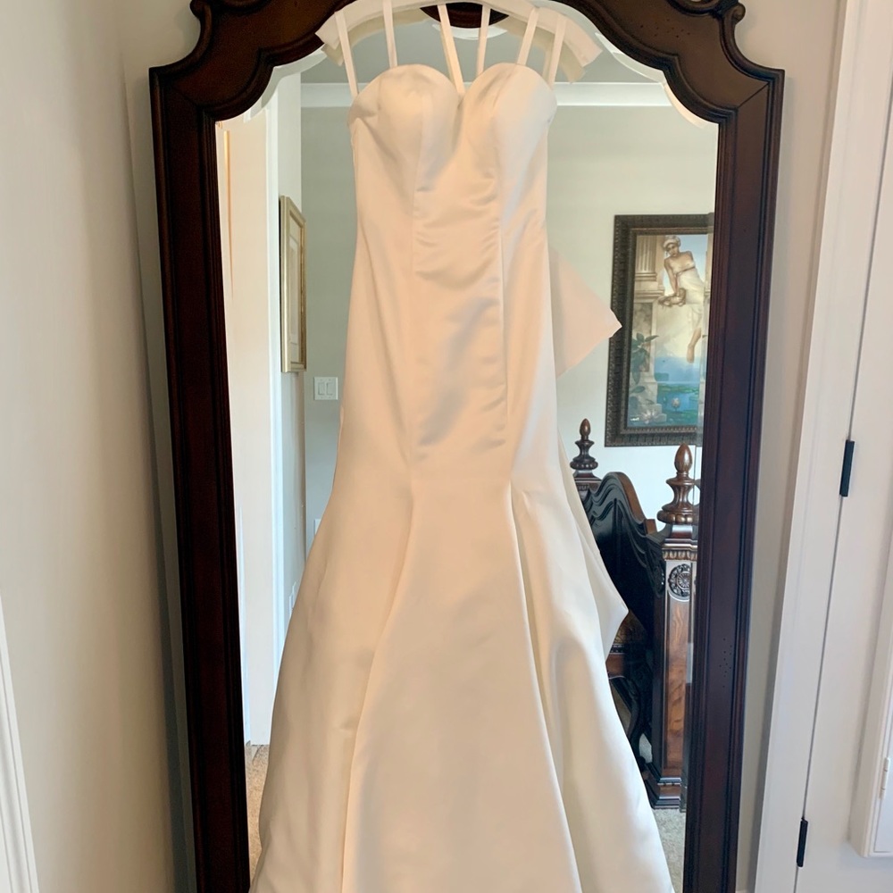 Never Worn Wedding Dress